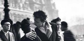 ερωτικο φιλι στο Παρισι του Robert Doisneau